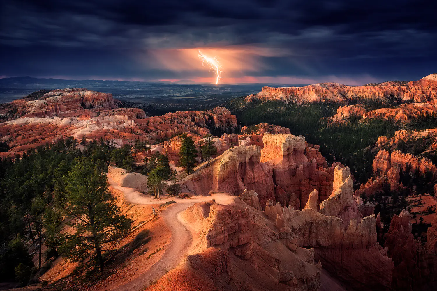 Fotobehang Lightning Over Bryce Canyon
