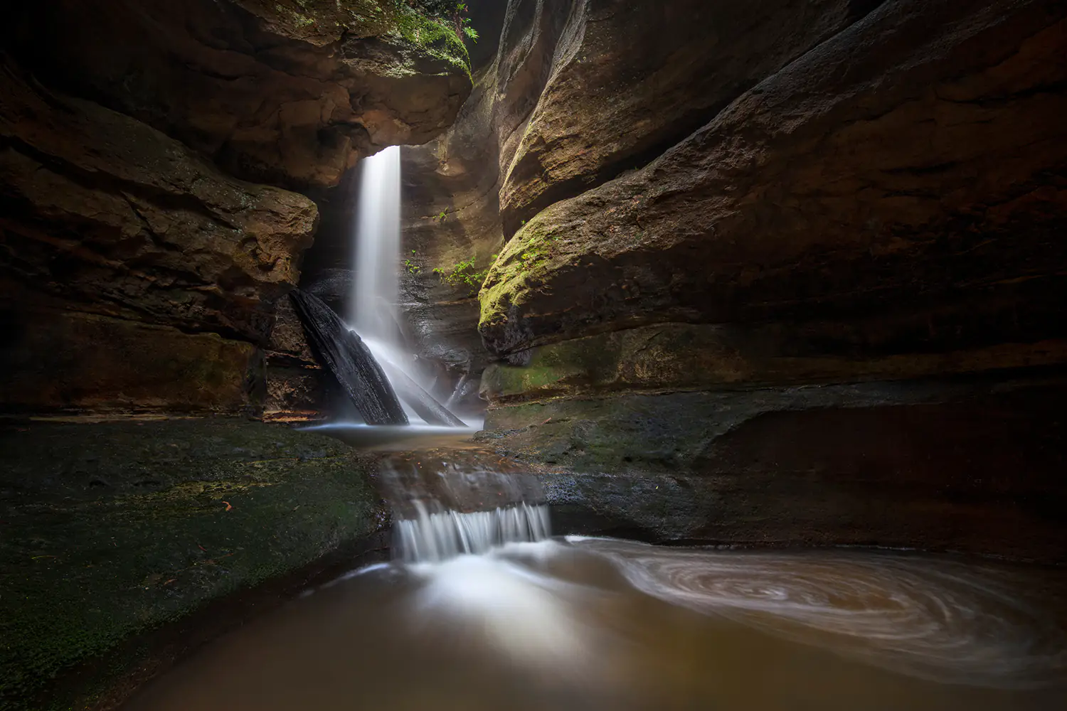 Papier peint photo Waterfalls Hidden In A Canyon