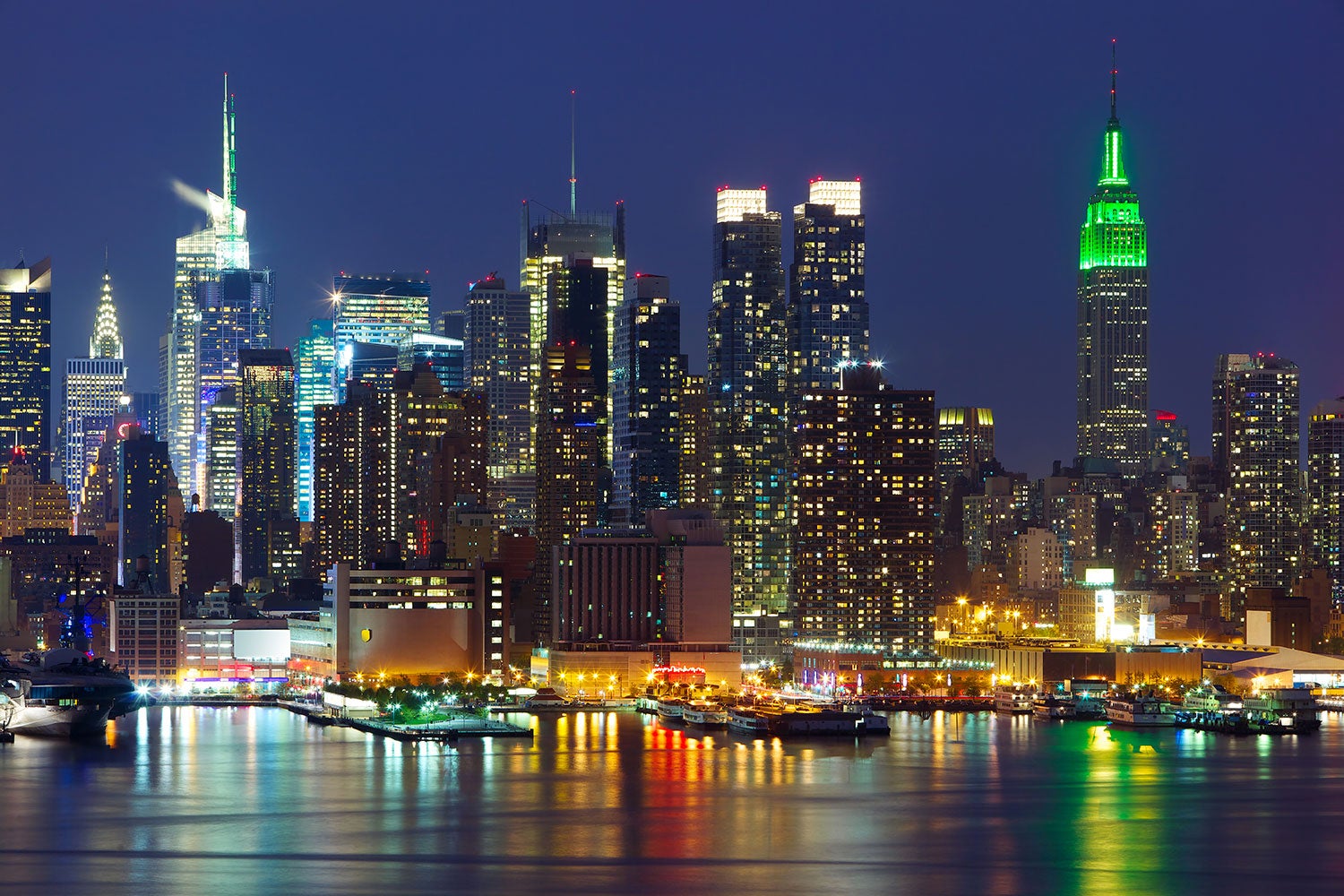 Papier peint photo Ligne d'horizon du centre ville de New York la nuit